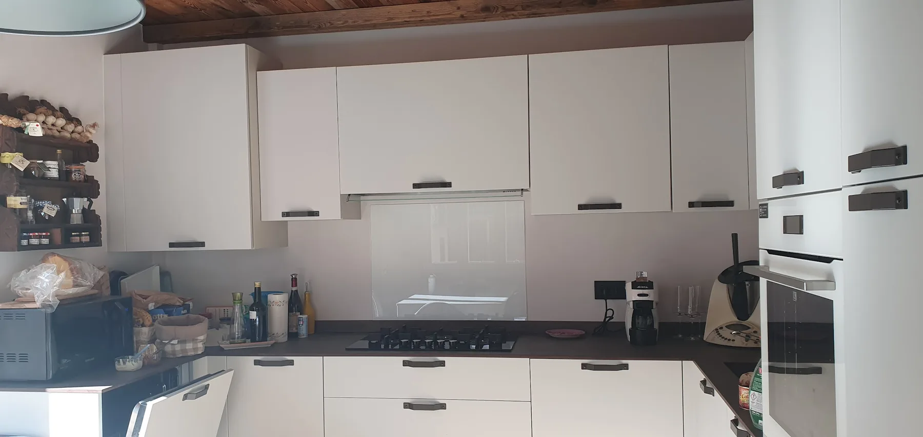 Detail of the new equipped kitchen at Bijou Limone